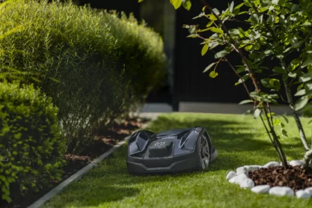 Husqvarna Automower® 305E NERA - Image 3